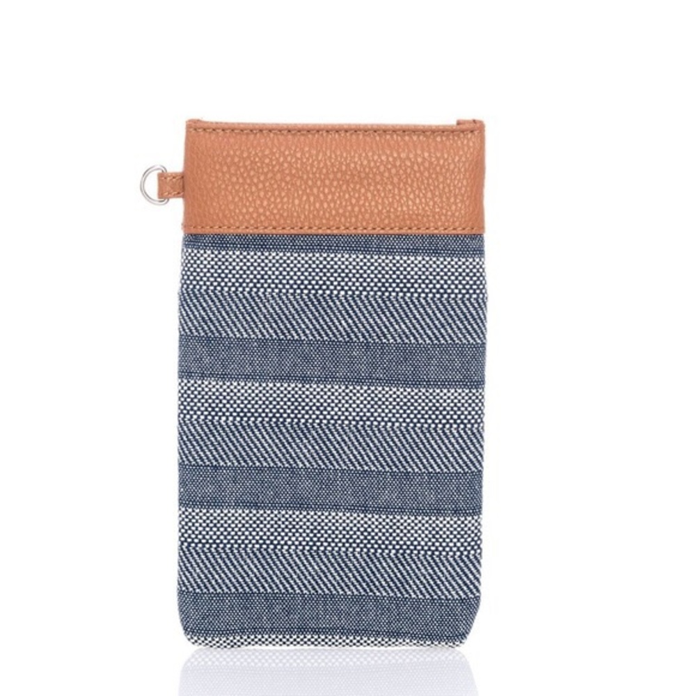 Thirty one punch top eye glass case
